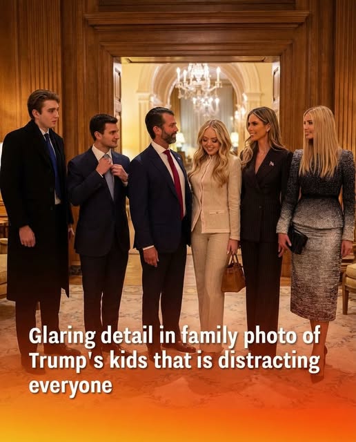 A Family Photo, a Political Moment, and the Detail That Went Viral