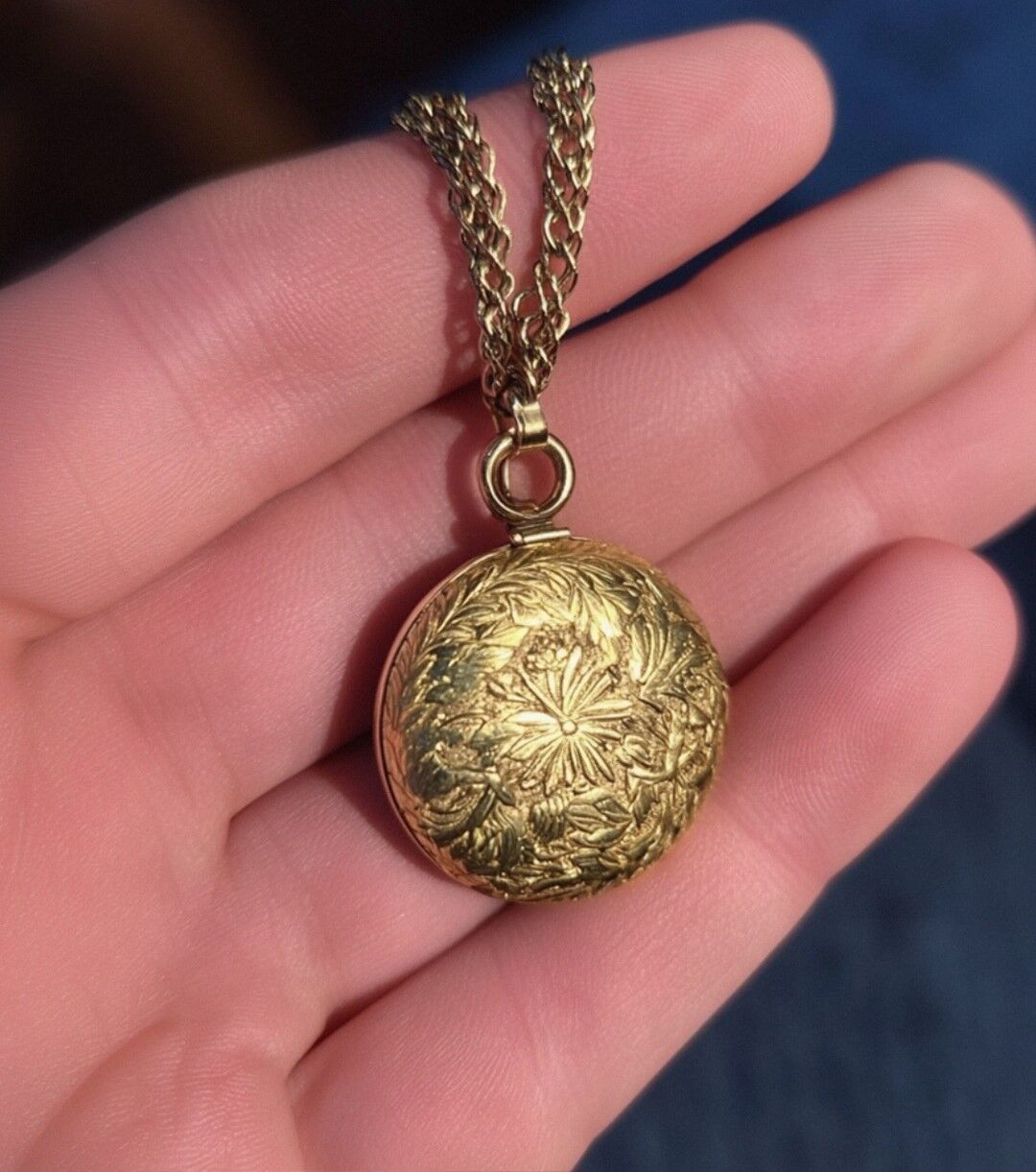 A Flea Market Surprise: The Pendant That Brought the Past Full Circle