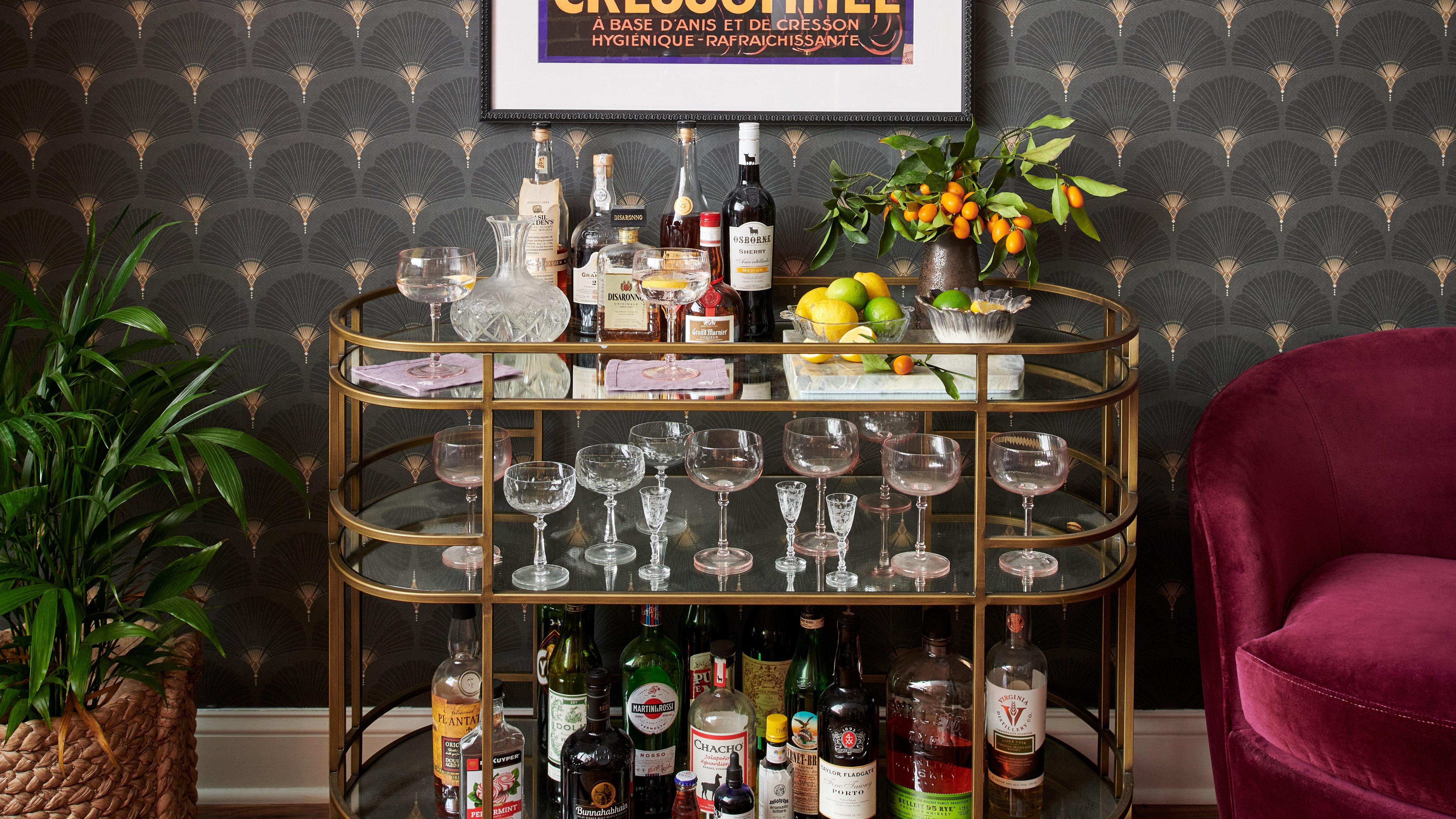 Integrate an unexpected element, like a retro bar cart, into ‌your eclectic living‍ room