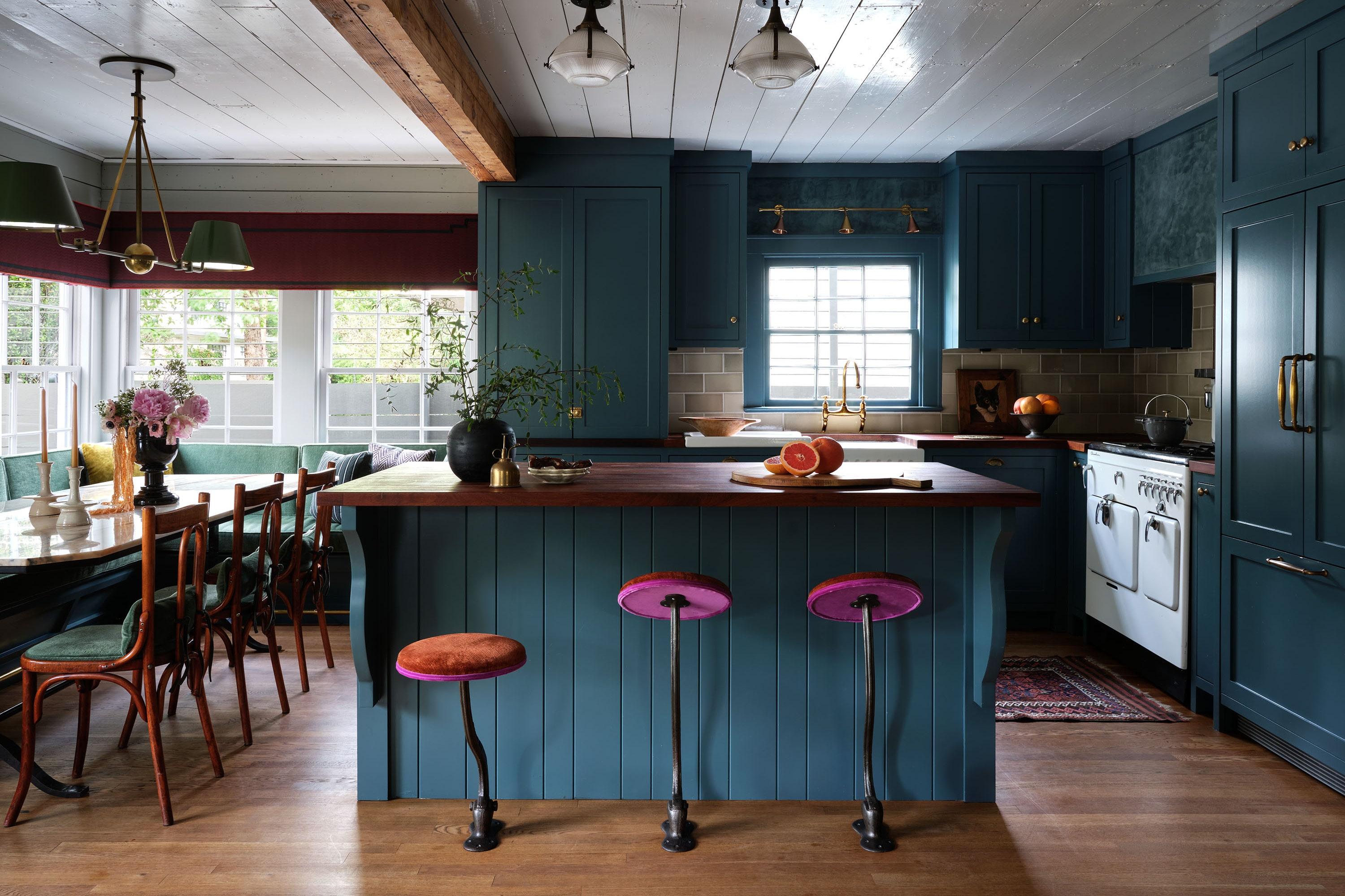 Use ⁣contrasting colors, like navy, to enhance your Burgundy Kitchens elegance