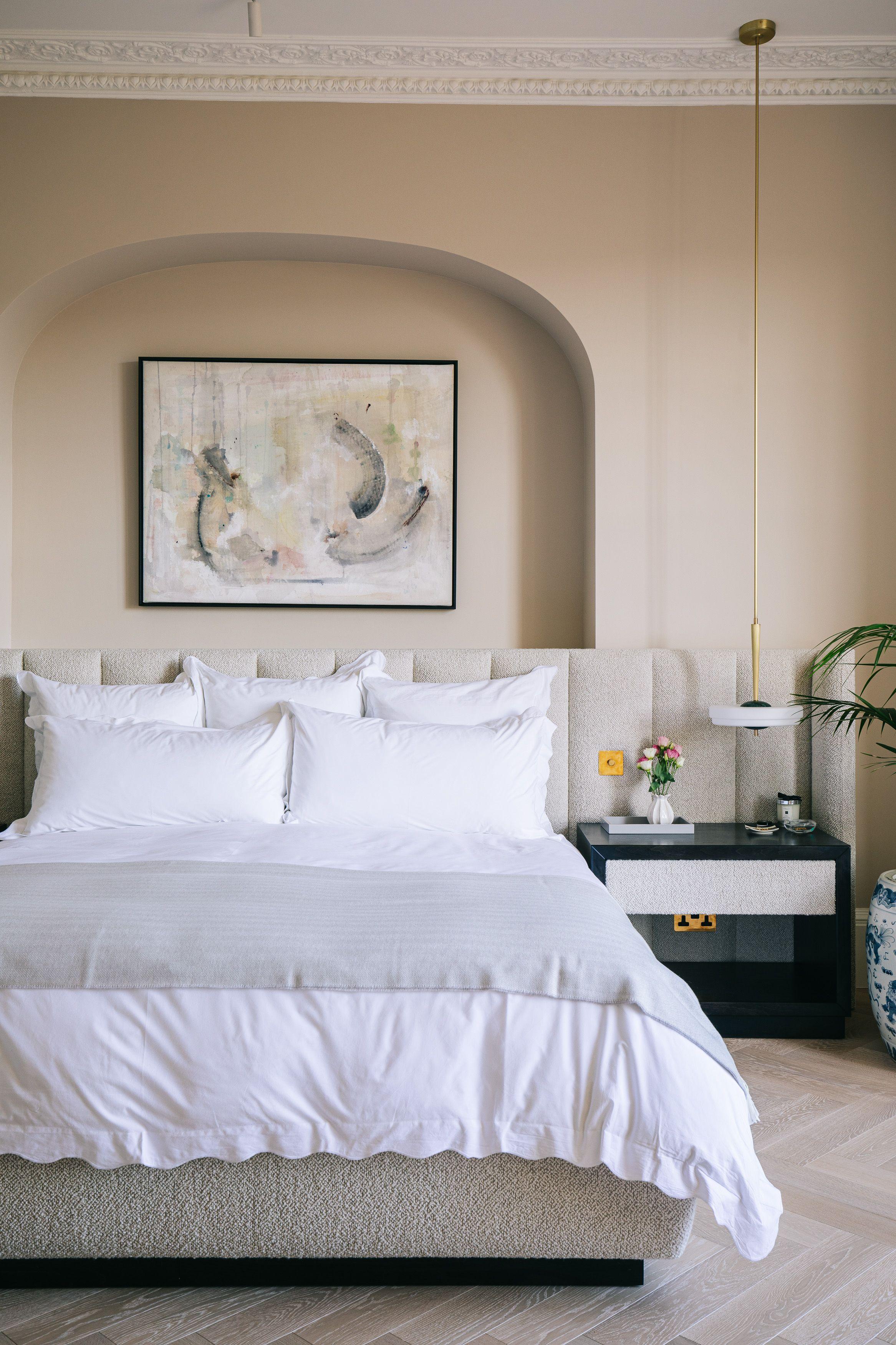 Luxe Hotel Bedroom: Recreate indulgent comfort with premium bedding and decor