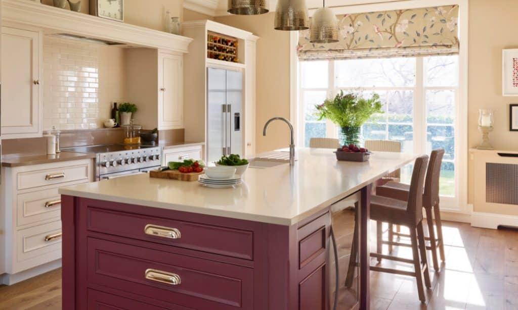 Consider an island ⁢with seating ⁢to create a‌ communal space in your Burgundy Kitchen