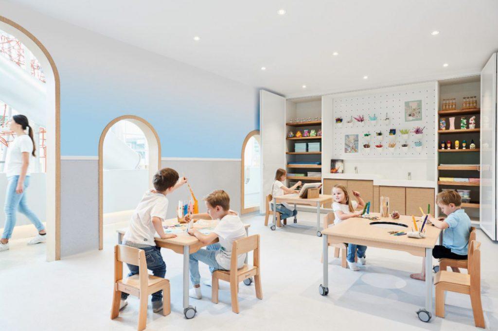 A designated feeding area to streamline routines in your⁣ Nursery Nook