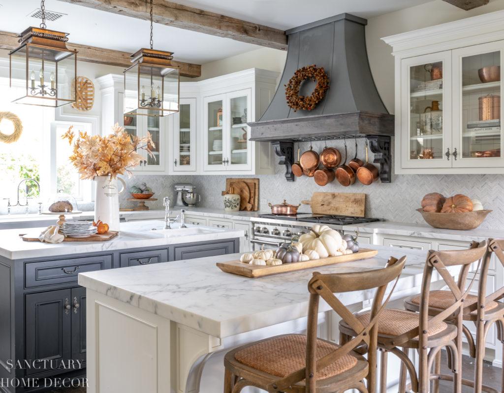 Display family heirlooms for⁣ a personal narrative in your ‌Farmhouse Kitchen