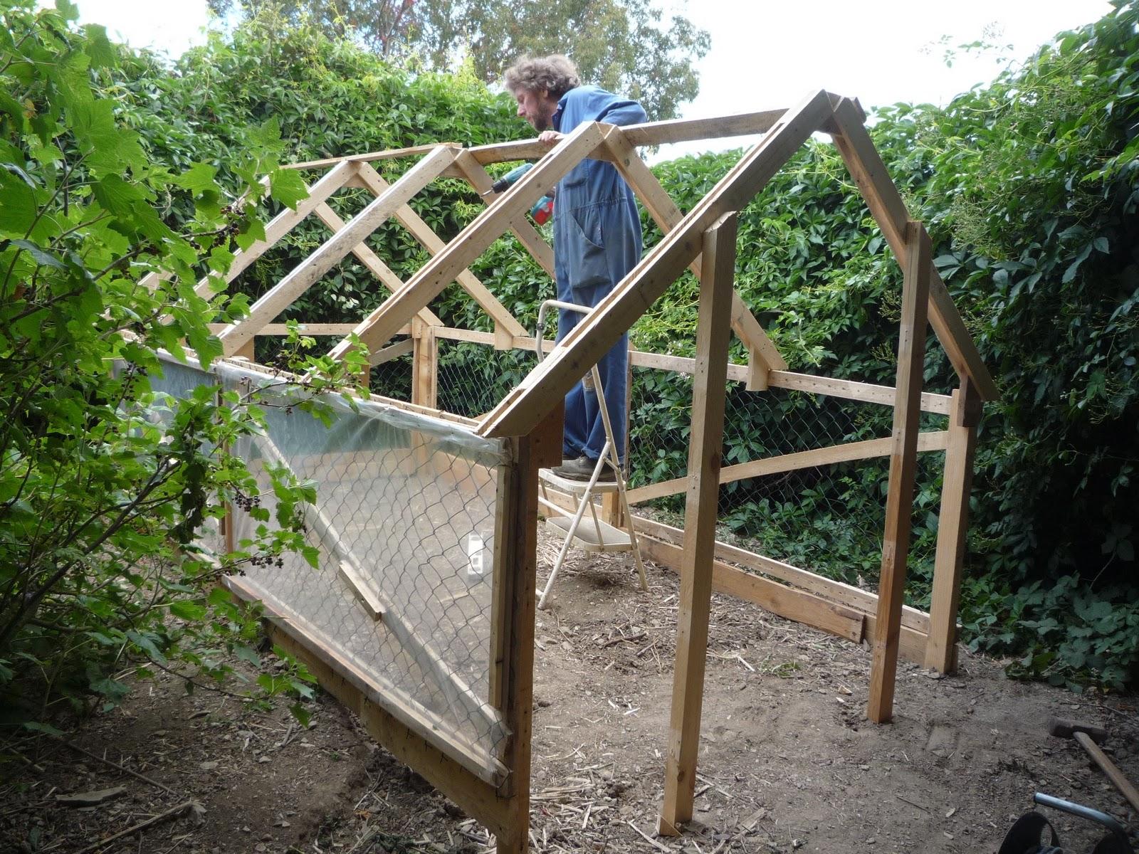 Pallet Garden Greenhouse: Create a​ small greenhouse ‍with‌ pallets for protecting tender plants