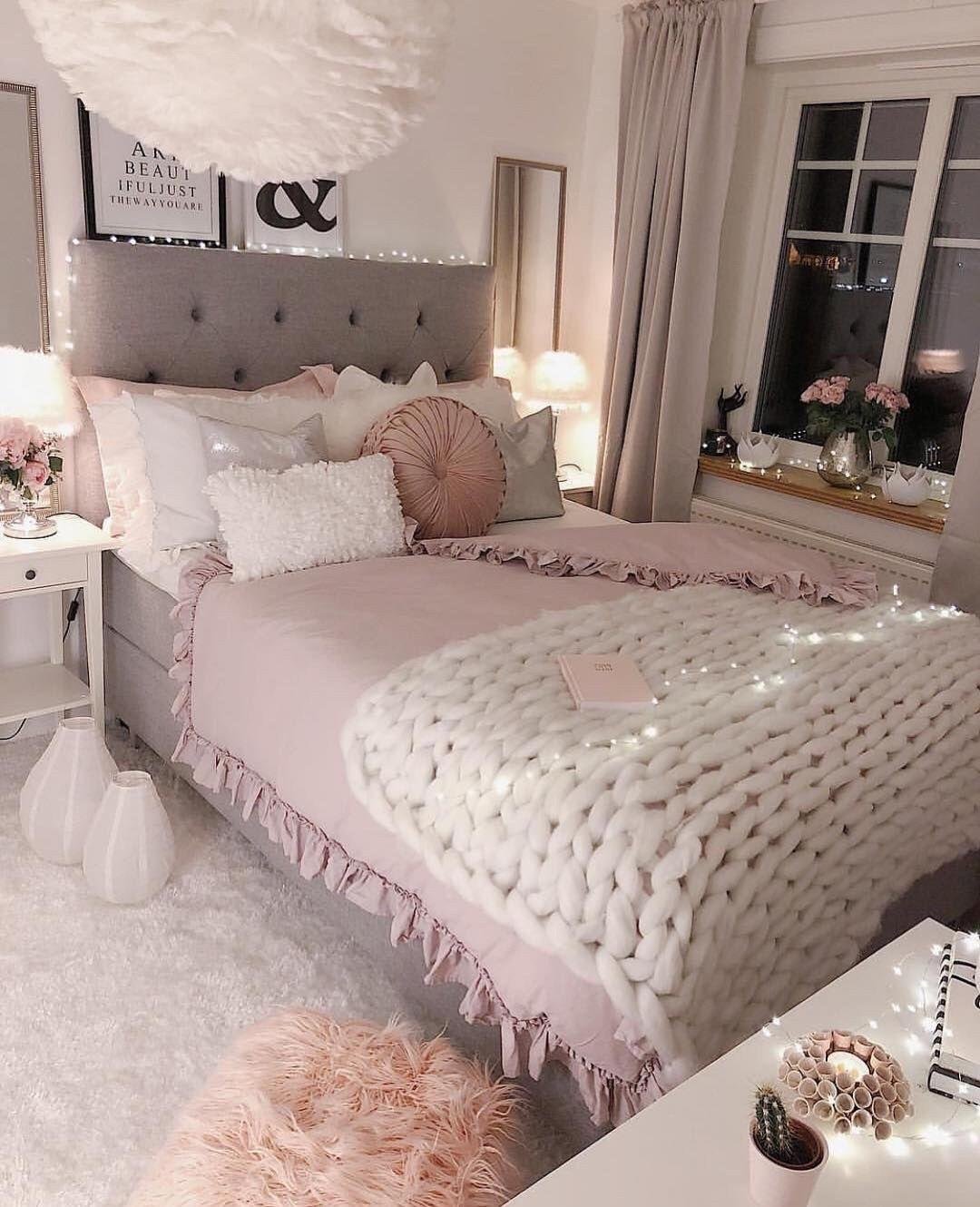 Update ⁣bedding: Fresh linens in trendy ⁢designs elevate your teen girl bedrooms ⁢aesthetic