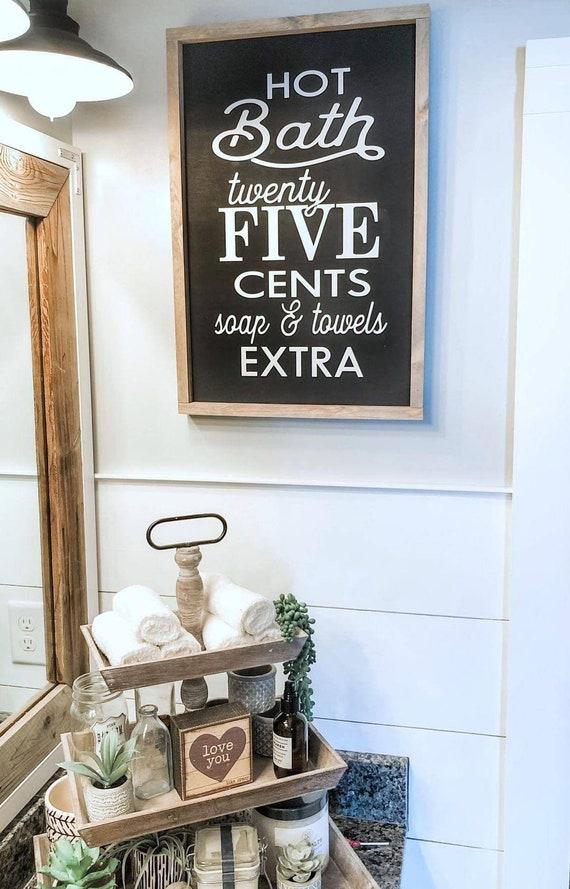 Decorate with rustic signs for personality ⁤in ‍farmhouse bathrooms