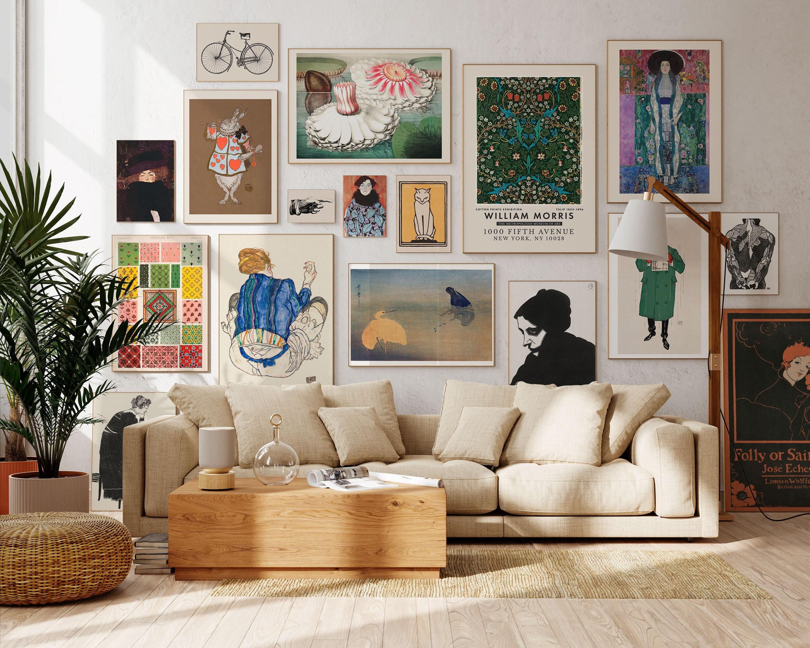 Personalize ​walls with ‍an art gallery⁣ display​ in your eclectic living room