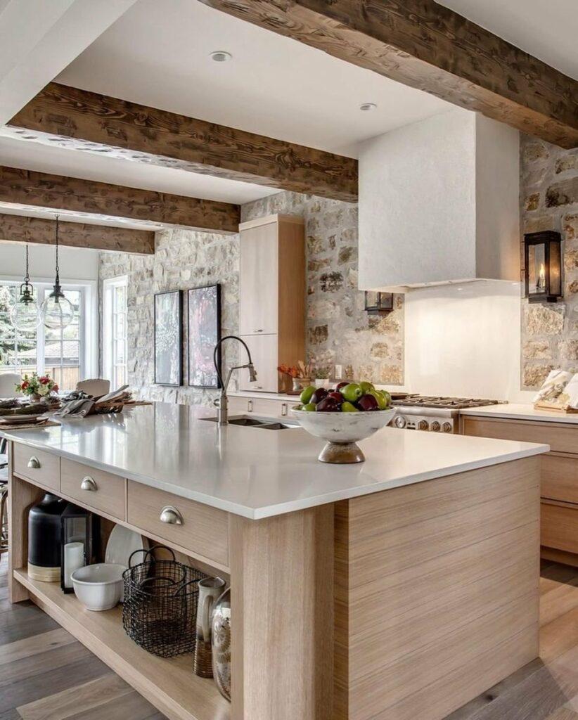 Backsplashes with natural stone⁢ give texture to your farmhouse ​kitchen