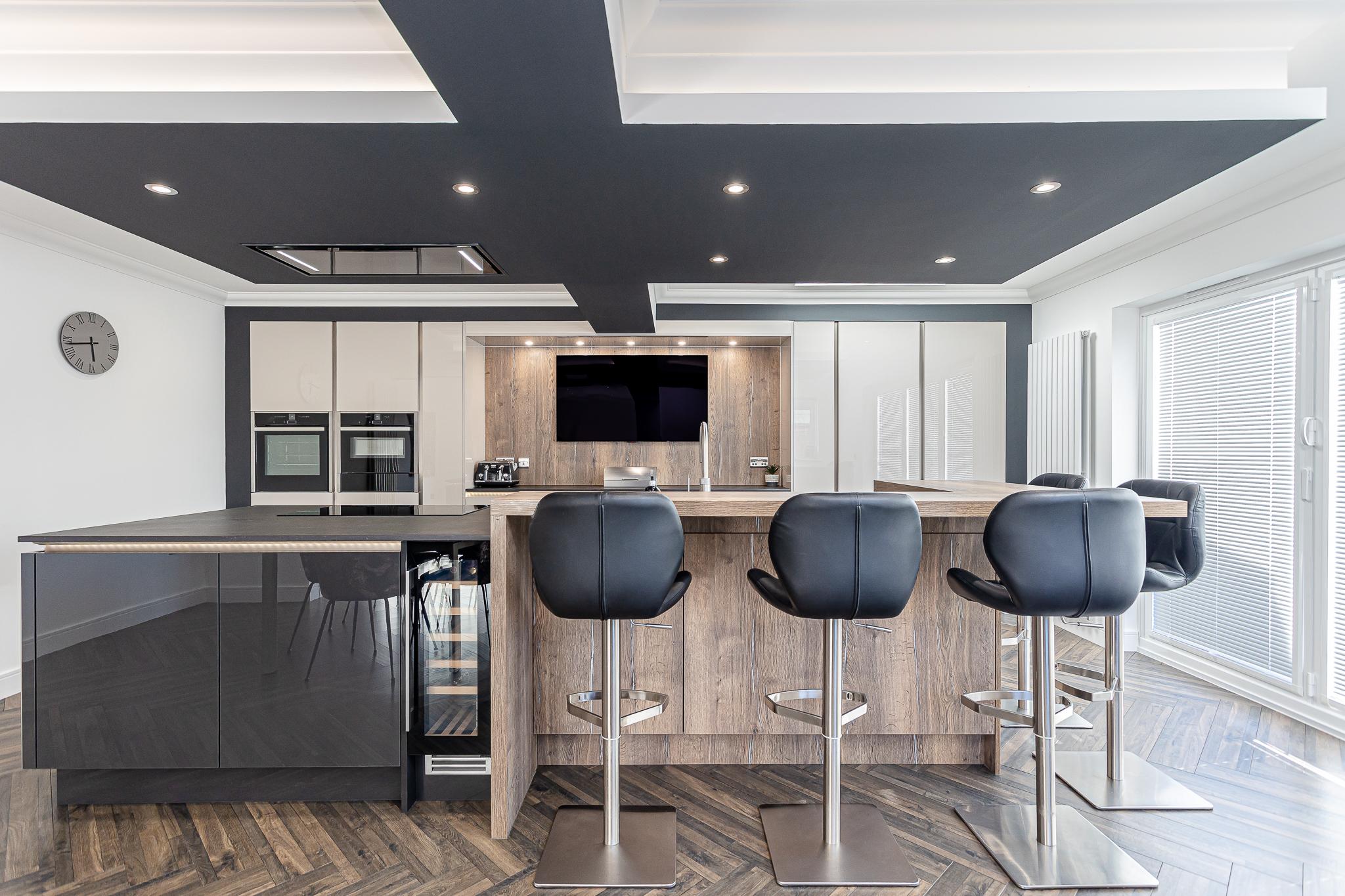 Multifunctional islands: Maximize space with islands that serve ⁤as cooking ​and dining areas