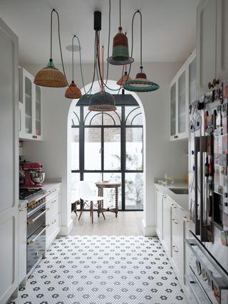 Incorporate mirrored surfaces to visually enlarge your⁢ Galley Kitchen