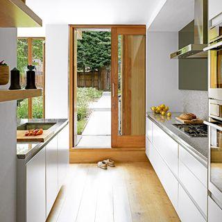 Install sliding doors ⁢to optimize space around your ⁢galley kitchen