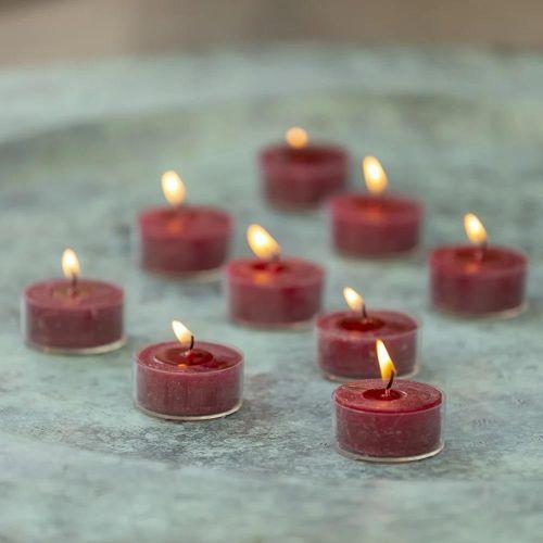 Create elegant​ ambiance with⁢ candles and soft lighting in your Burgundy Kitchen