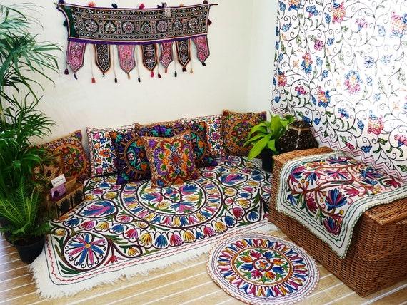 Incorporate floor cushions⁤ for casual, ⁢laid-back seating in your Boho Living‍ Room