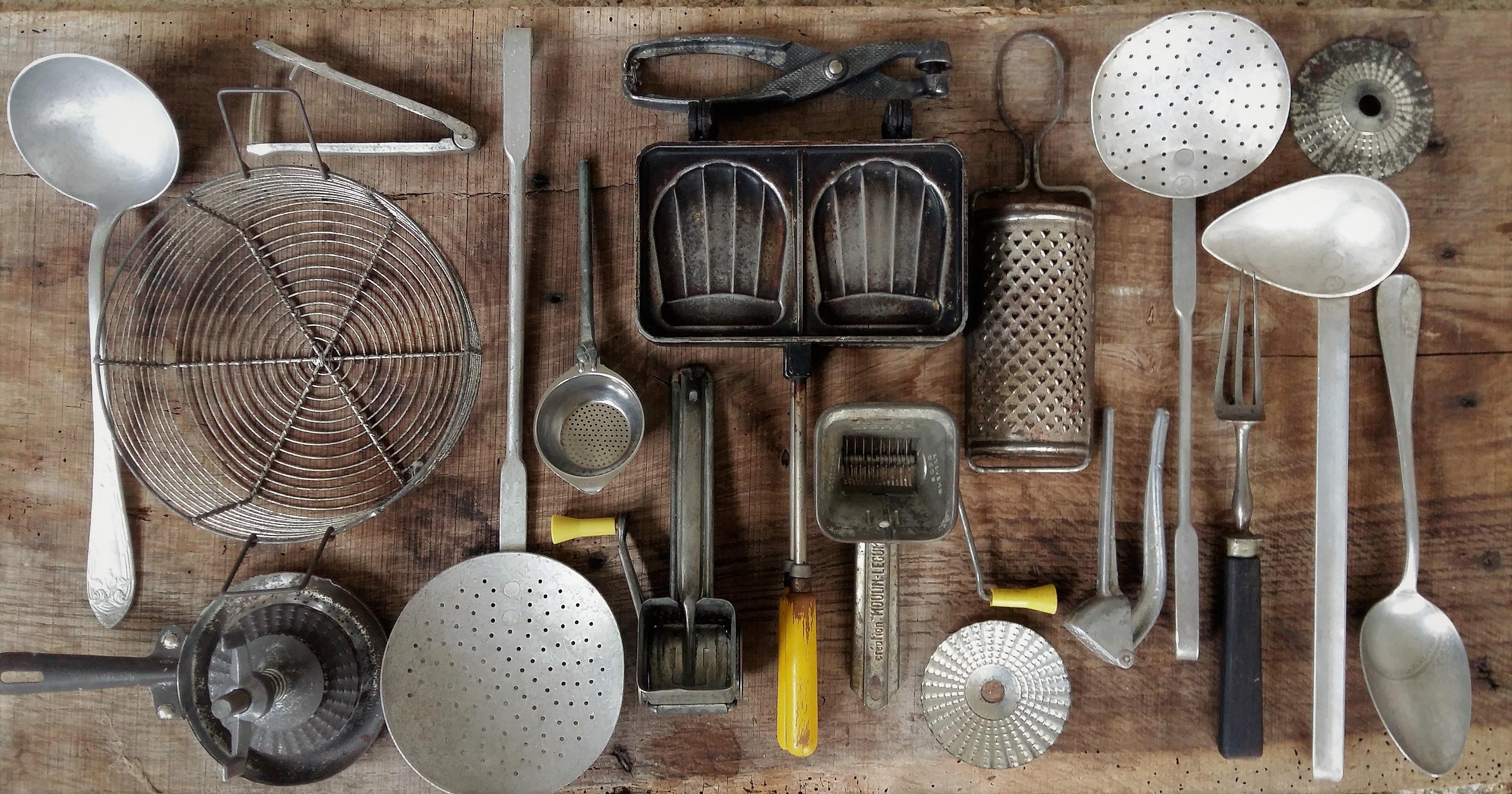 A collection ​of antique kitchen tools celebrates the history of your‍ farmhouse kitchen