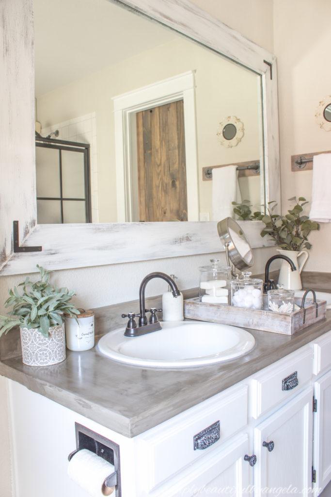 Utilize concrete counters for ⁤an industrial twist in‍ farmhouse bathrooms