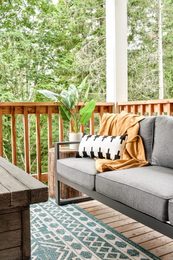 A charming outdoor rug to define your screened porch‍ space