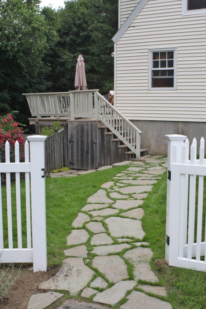 Install ⁣stepping stones leading to ⁤a cozy nook in your front yard landscaping