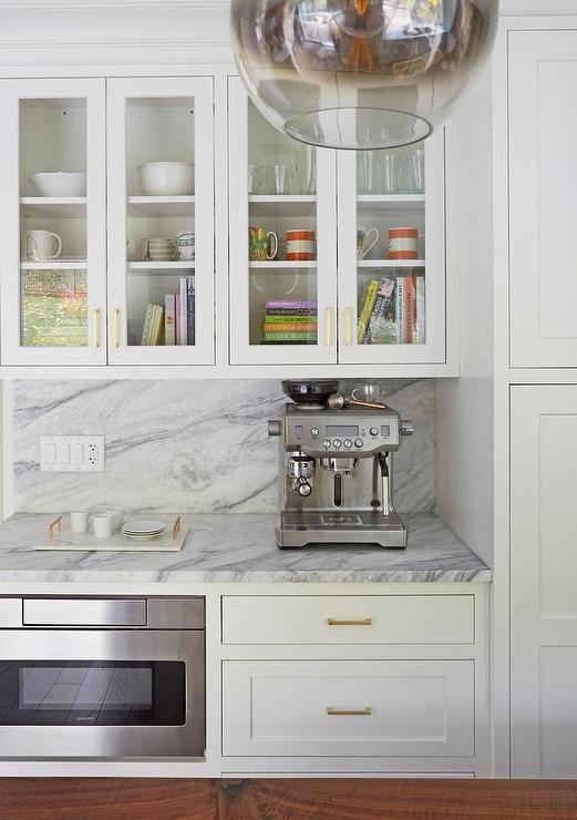 Display select cookbooks for inspiration while maximizing galley kitchen⁣ space