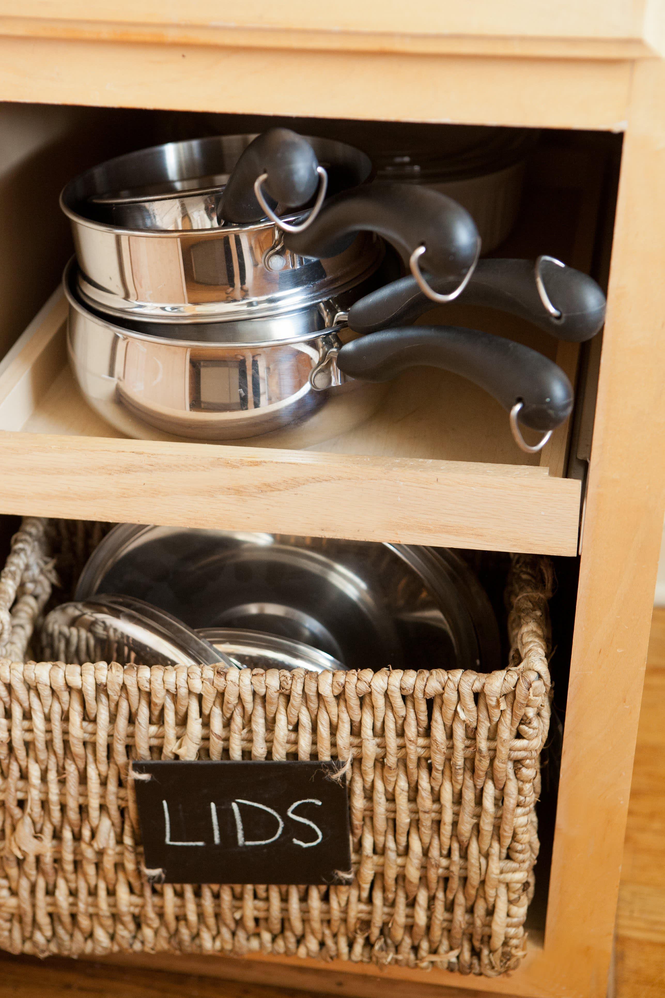 Utilize‍ corner cabinets ‌with lazy Susans for maximum storage in your galley kitchen