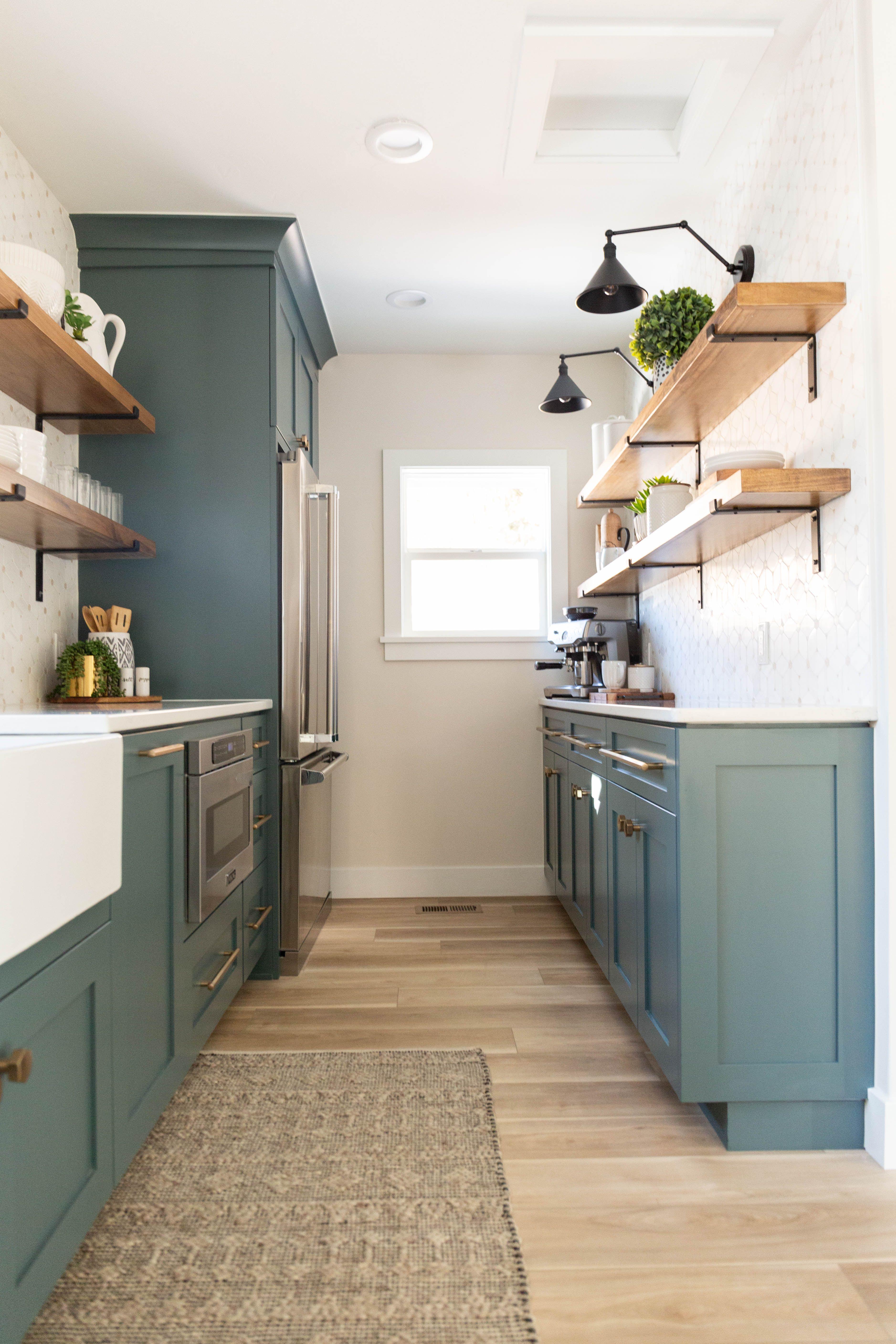 Add a splash of ‍color with ⁣backsplashes in your⁢ Galley Kitchen