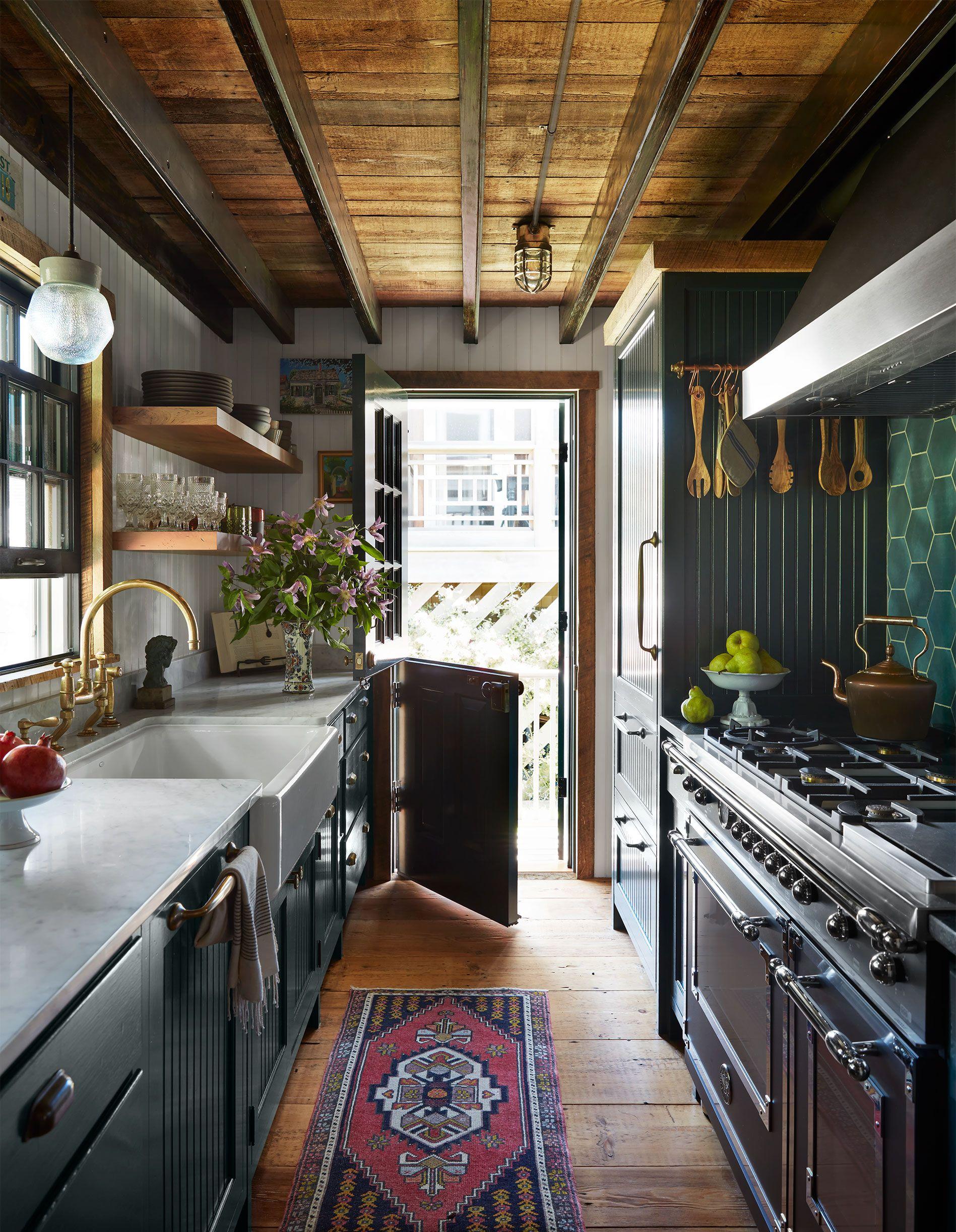 Incorporate a ​bar cart for ⁣stylish storage solutions⁤ in ​your ⁤galley kitchen