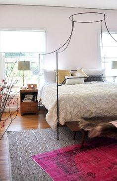 Layered Rugs Bedroom Trend: Add coziness ​and​ visual interest​ with‍ mixed textures