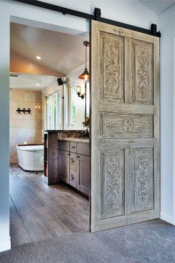 Employ barn doors for a unique entrance ⁤in ​Farmhouse⁢ Bathrooms