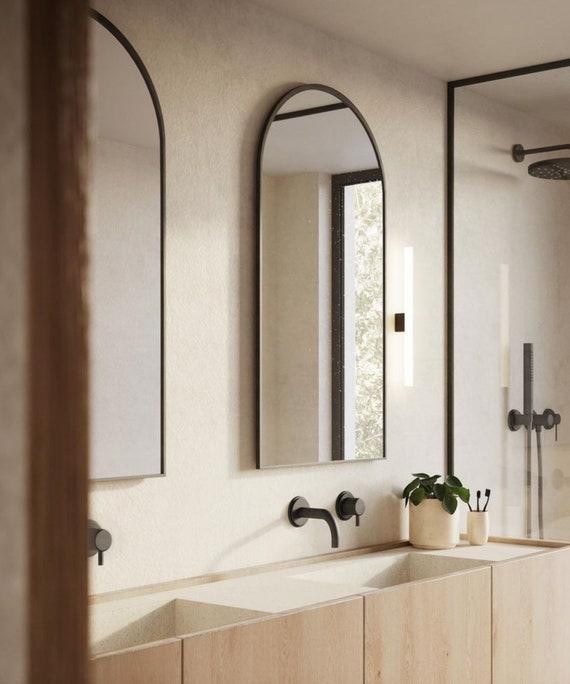 Use statement⁣ mirrors to enhance the ⁢eclectic bathroom experience