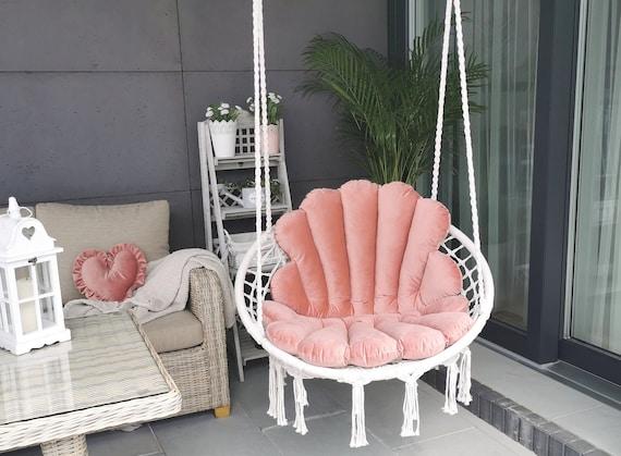 Incorporate a hammock chair ‌to encourage relaxation in your Boho Living Room