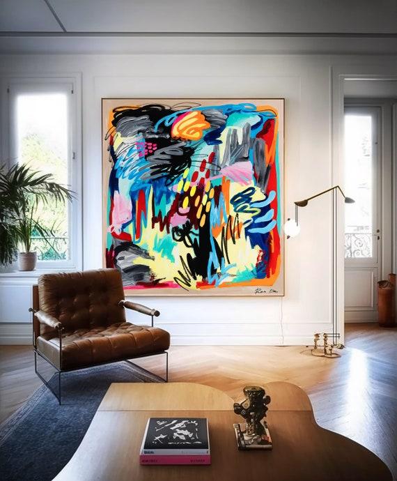 Use oversized ⁢art‍ pieces ‍to make a statement in your​ living room