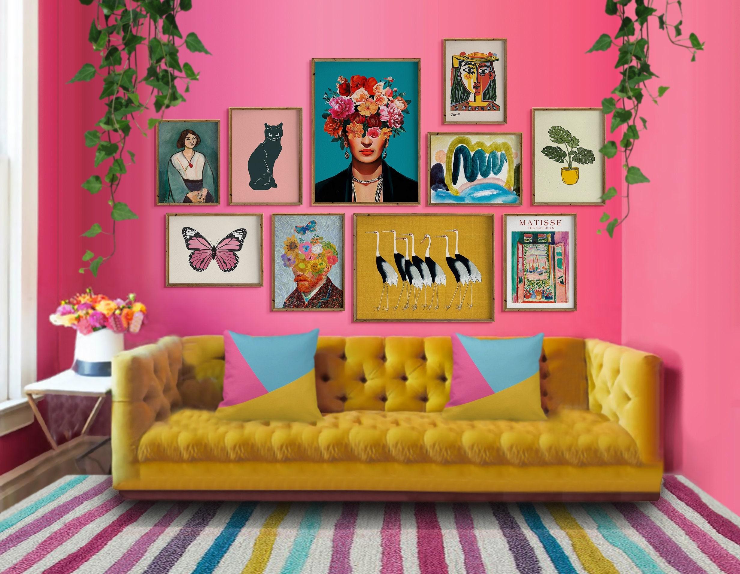 Curate a gallery wall showcasing diverse art styles in your ⁢eclectic living room