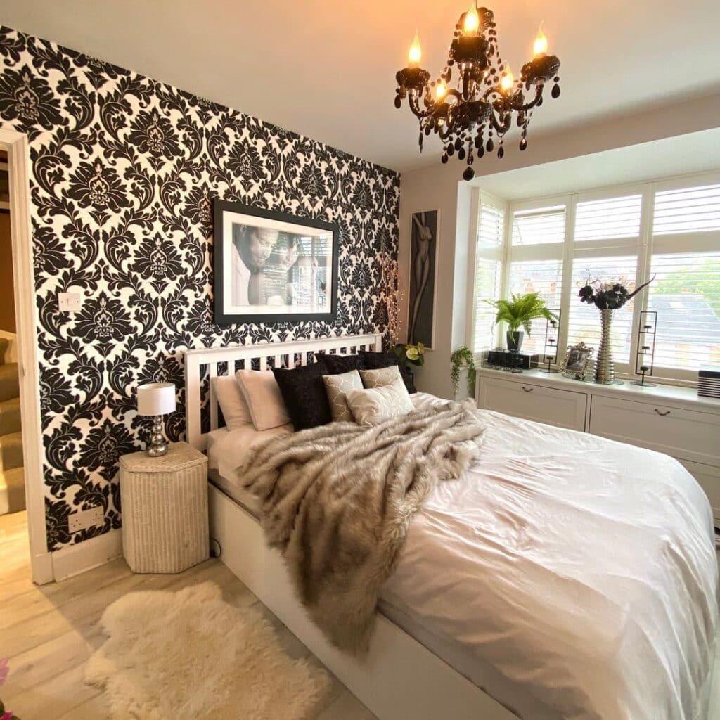 Monochrome Bedroom:⁤ Keep it classic with shades of one color⁤ for sophistication