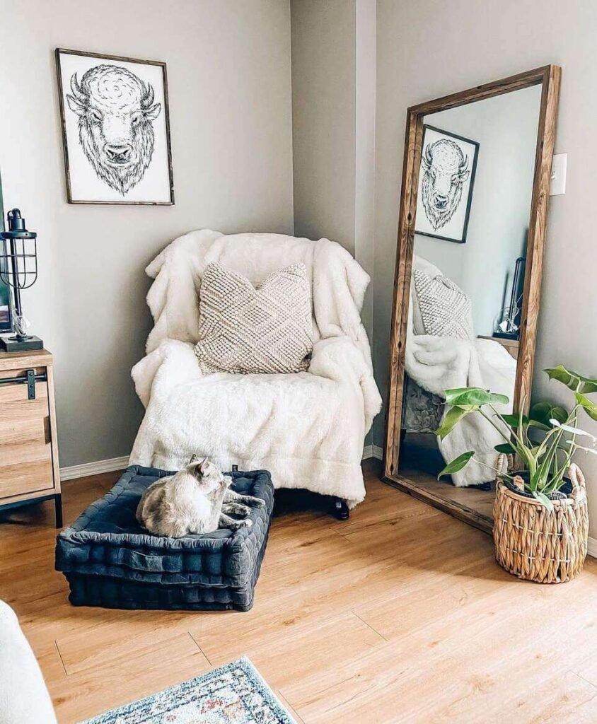 Use mirrors to create⁤ an illusion of space ‍in your Boho Living ⁢Room