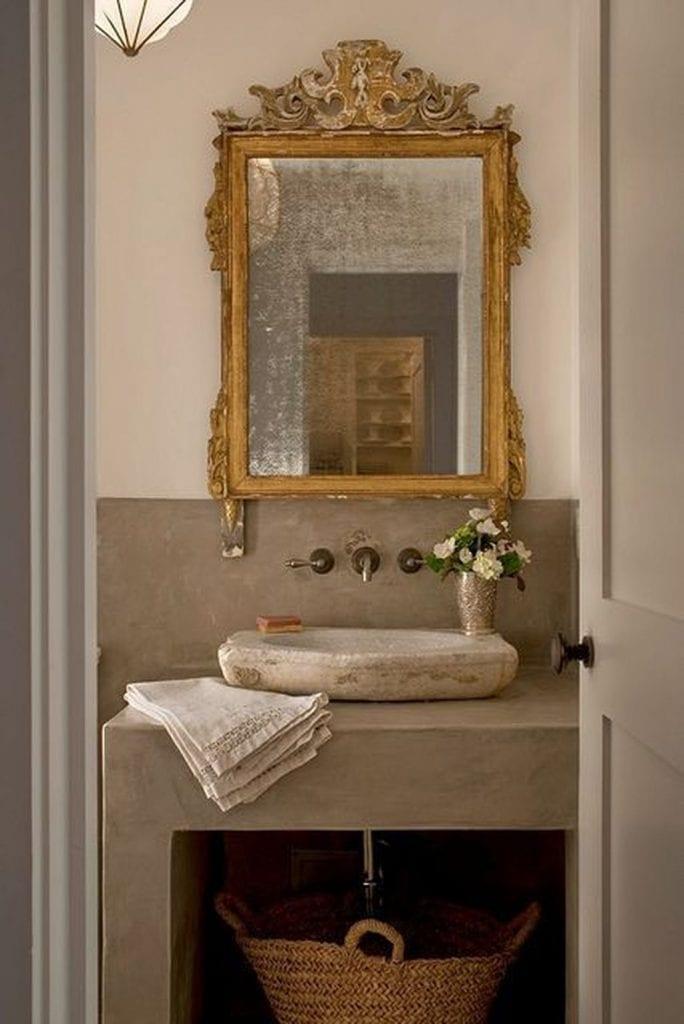 Incorporate mismatched⁣ vintage mirrors to reflect your eclectic bathroom‌ personality