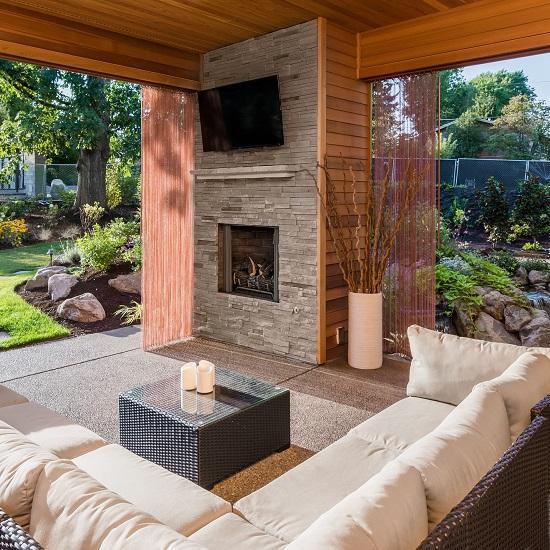 Stylish curtains to filter sunlight and enhance privacy in⁤ your screened porch