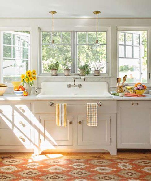 Opt for a farmhouse sink for ‌a⁢ classic look