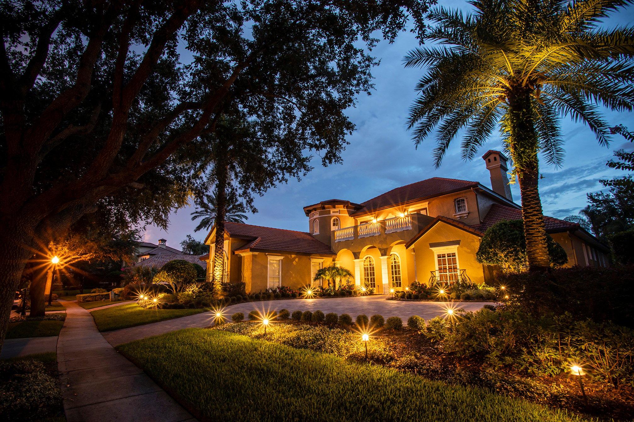 Install outdoor lighting to showcase ⁤beautiful elements of your front yard landscaping at ‍night