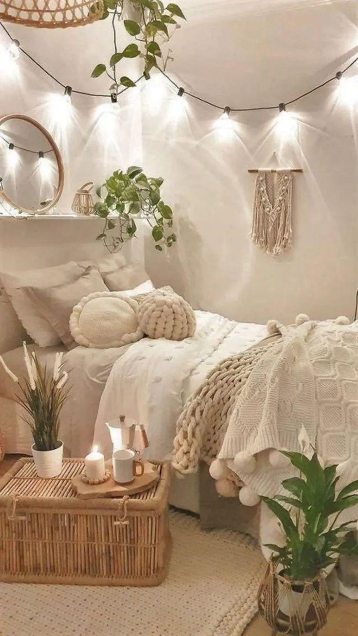 Decorate with plants ‌to ⁢bring life and freshness ⁢into your teen girl bedroom