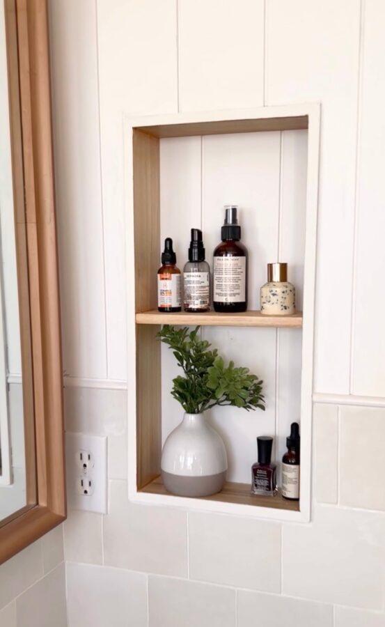 Go ⁣for built-in⁤ niche shelves to save space in small bathrooms