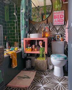 Use colorful ceramics for an ⁣artistic touch in your eclectic bathroom