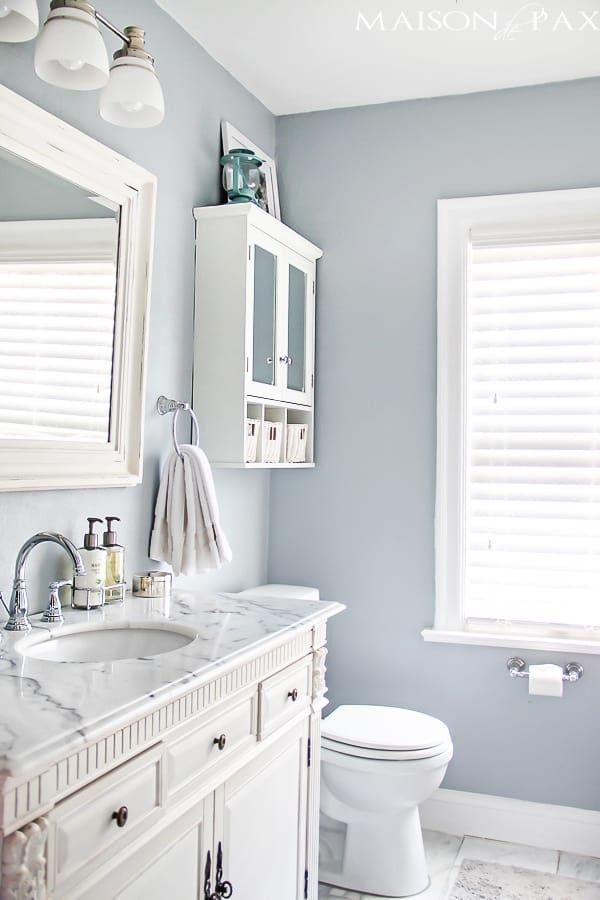 Choose light colors ⁤to brighten ‍up your small ⁤bathroom