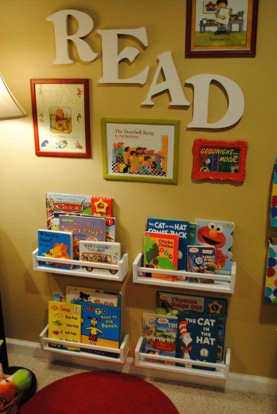 A lovely bookshelf inspires⁣ a love for reading in the nursery nook