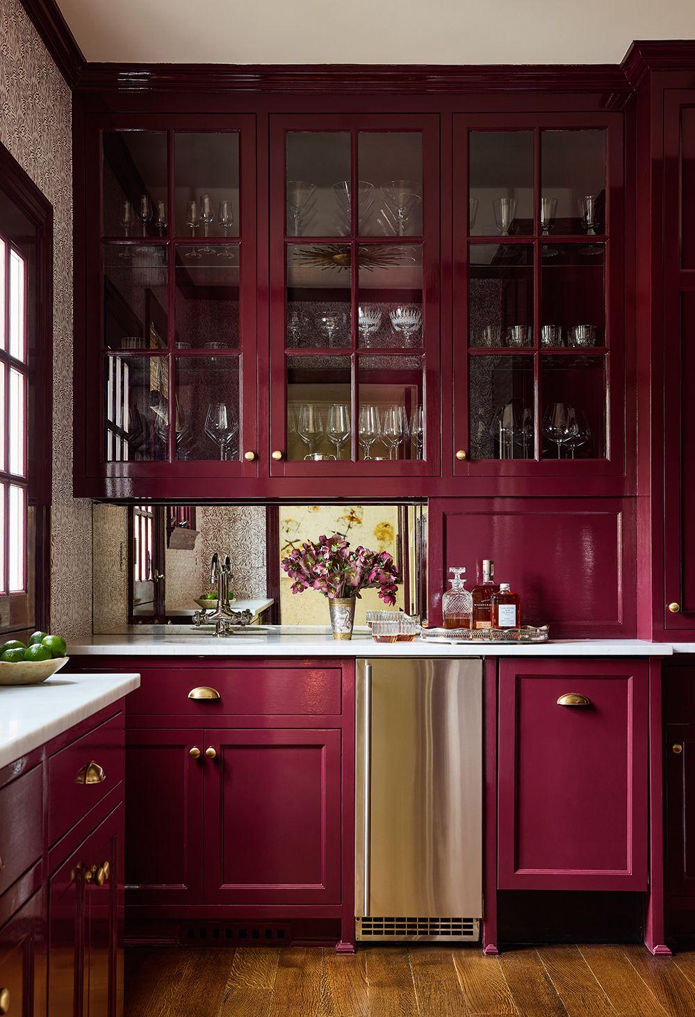 Incorporate ⁢vintage ⁢decor pieces for a cozy feel in ⁤your Burgundy Kitchen