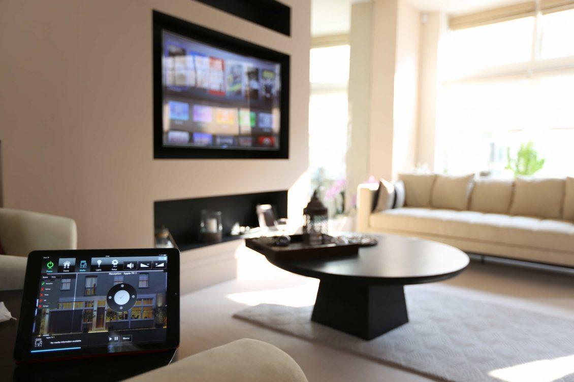 Integrate‌ smart ⁤technology for a modern twist in your living room experience