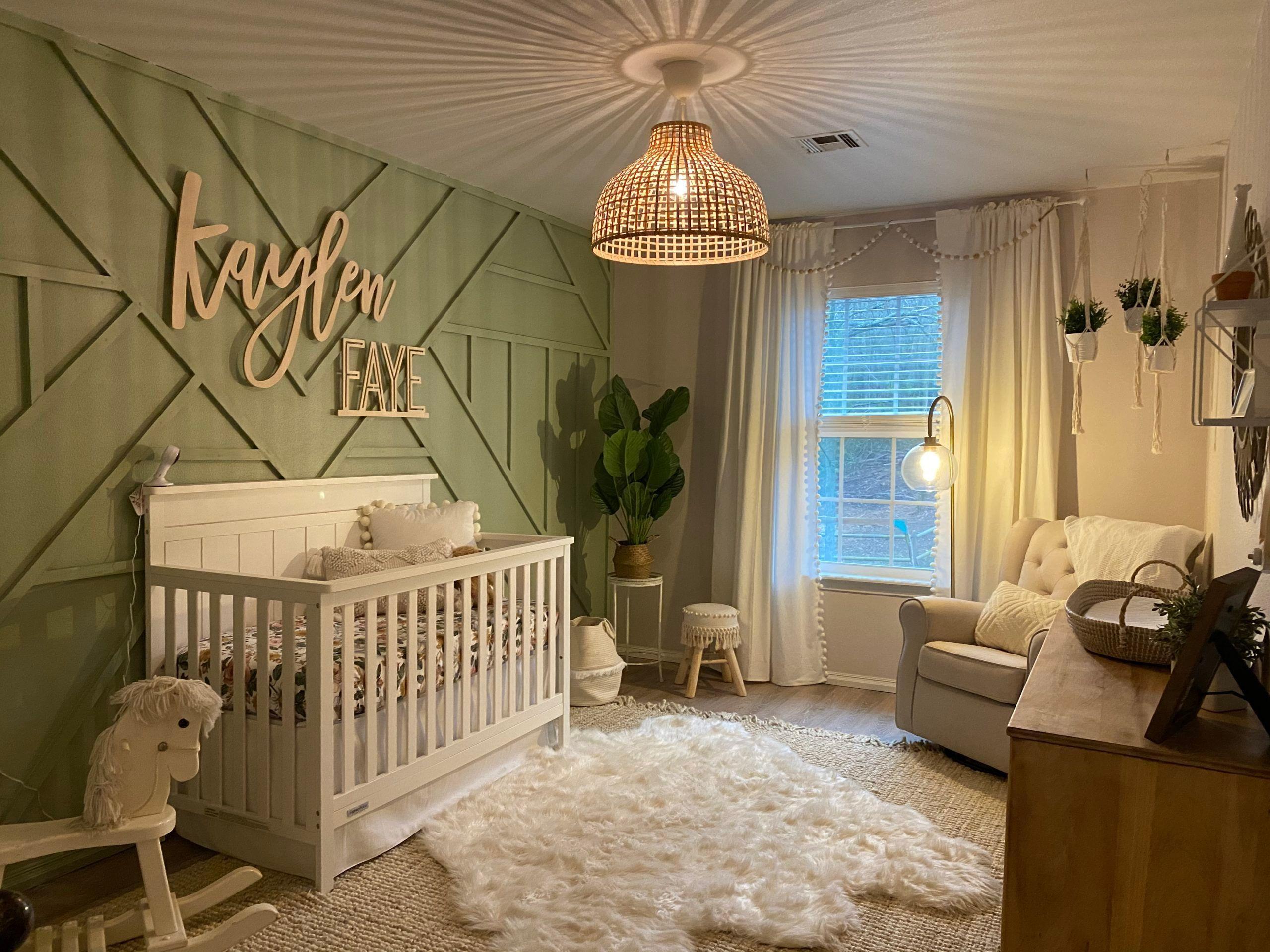 Vintage finds lend ⁢character to your Nursery Nook