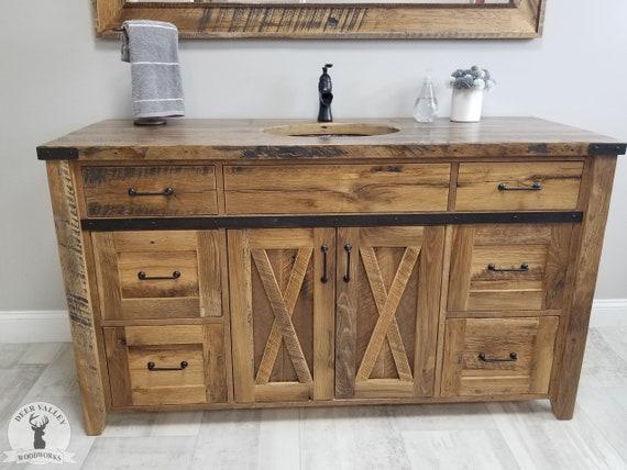 Reclaimed barn wood offers unique ⁣character in farmhouse ‌bathrooms