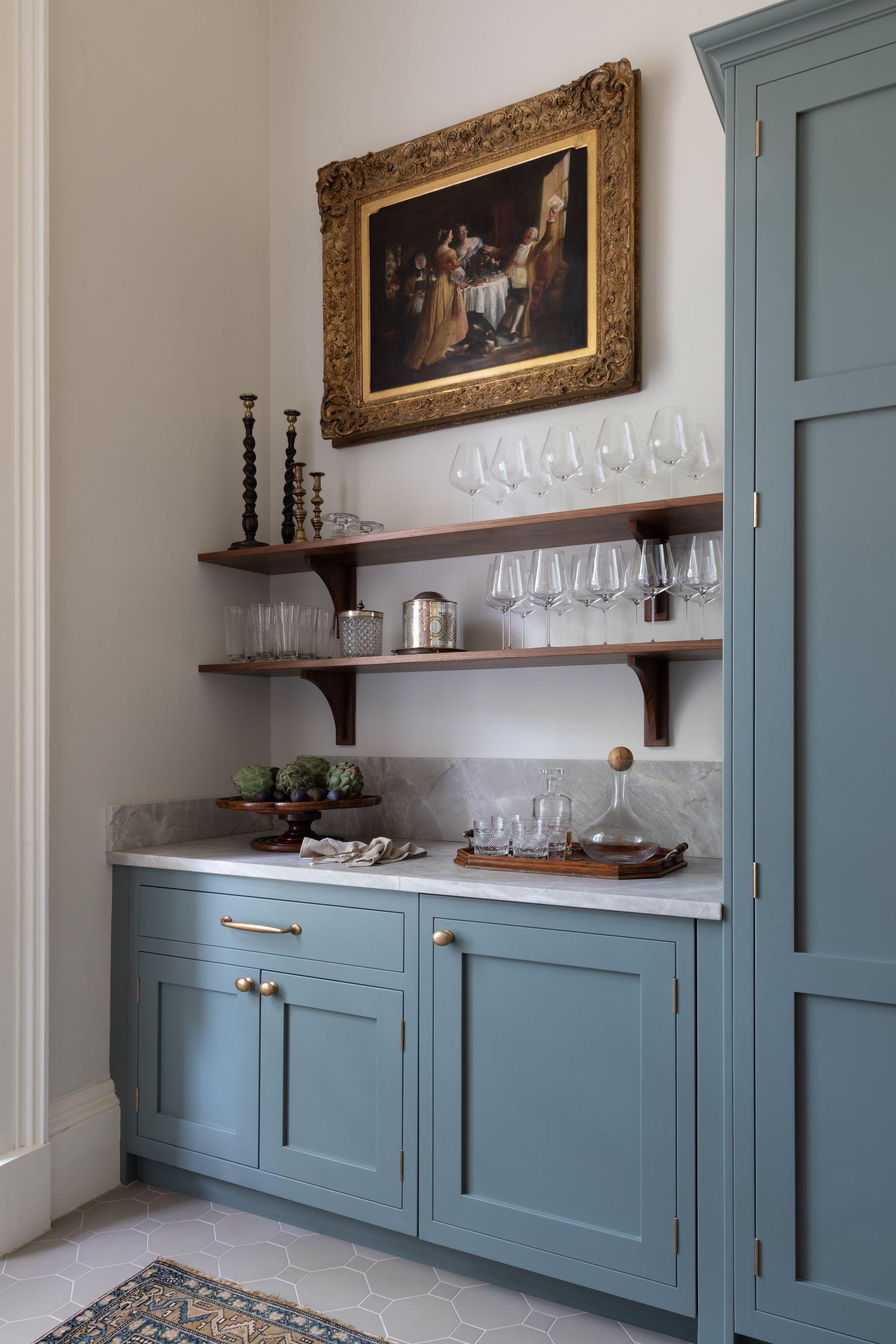 Shaker-style⁢ cabinets⁤ offer timeless elegance ‍in your farmhouse kitchen