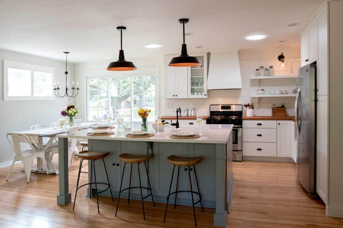 The right layout maximizes workflow and comfort in your farmhouse kitchen experience