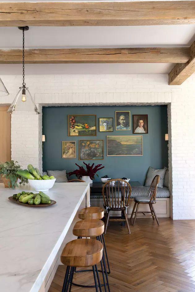 Use decorative accents like art or⁢ plants to ⁤personalize ​your Eat-In Kitchen space